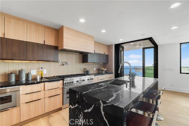 214 El Porto Street, Manhattan Beach, CA 90266