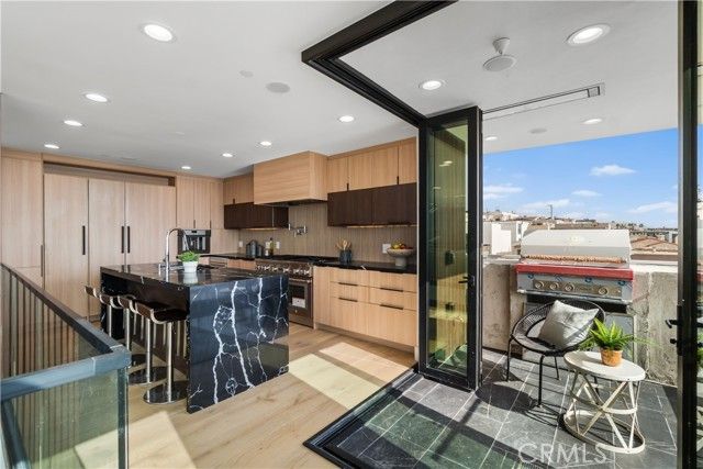 214 El Porto Street, Manhattan Beach, CA 90266