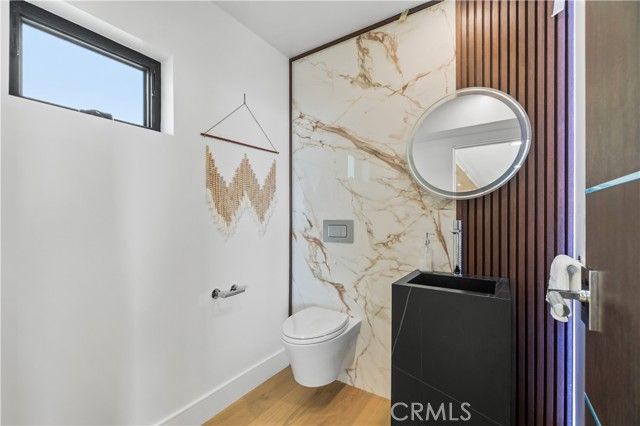 214 El Porto Street, Manhattan Beach, CA 90266