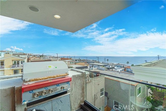 214 El Porto Street, Manhattan Beach, CA 90266