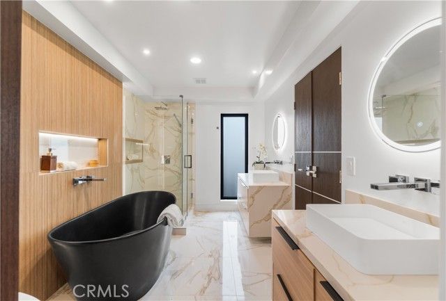 214 El Porto Street, Manhattan Beach, CA 90266