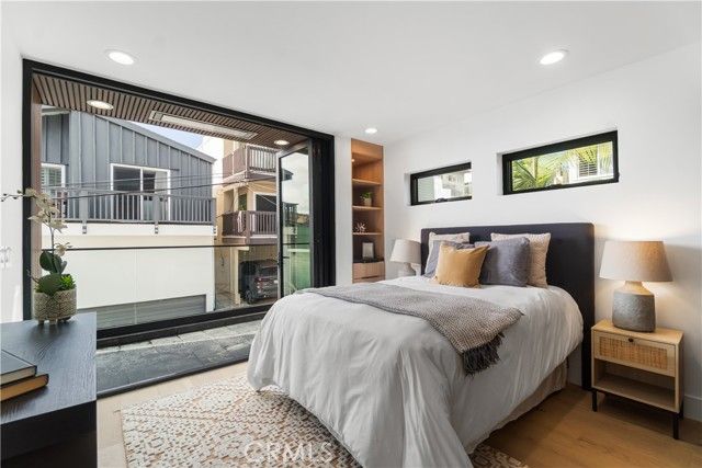 214 El Porto Street, Manhattan Beach, CA 90266