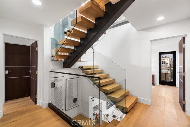 214 El Porto Street, Manhattan Beach, CA 90266