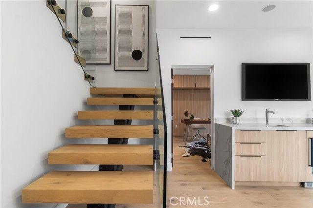 214 El Porto Street, Manhattan Beach, CA 90266