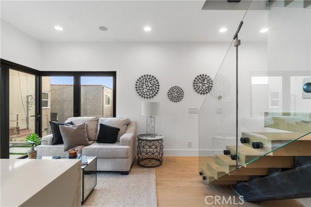 214 El Porto Street, Manhattan Beach, CA 90266