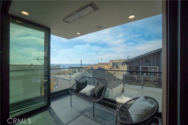 214 El Porto Street, Manhattan Beach, CA 90266