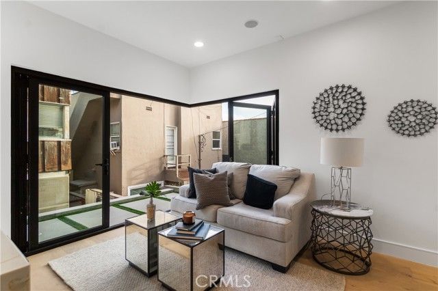 214 El Porto Street, Manhattan Beach, CA 90266