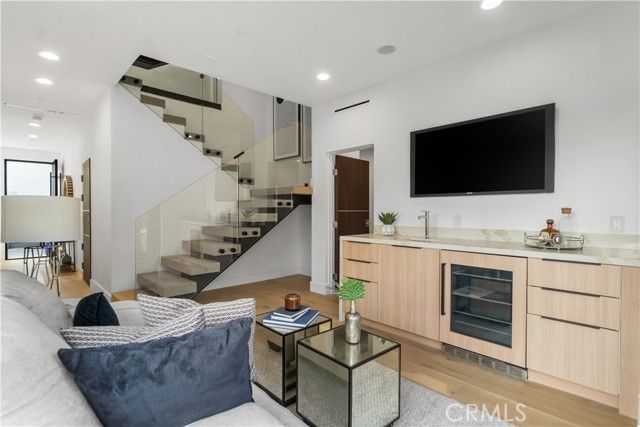 214 El Porto Street, Manhattan Beach, CA 90266