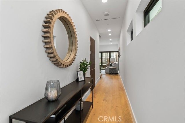 214 El Porto Street, Manhattan Beach, CA 90266