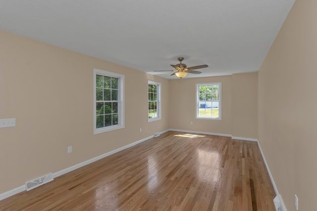 63 Hope St, Springfield, MA 01119