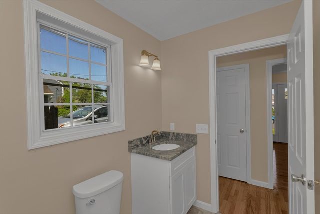 63 Hope St, Springfield, MA 01119