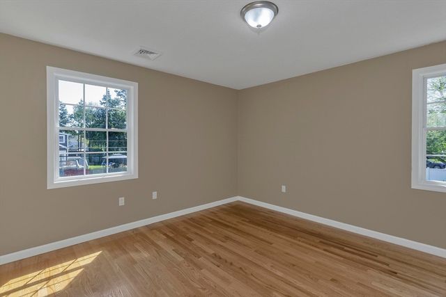 63 Hope St, Springfield, MA 01119
