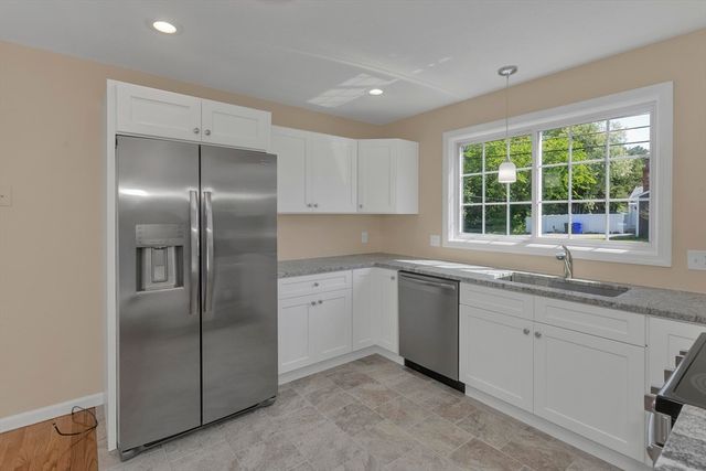 63 Hope St, Springfield, MA 01119
