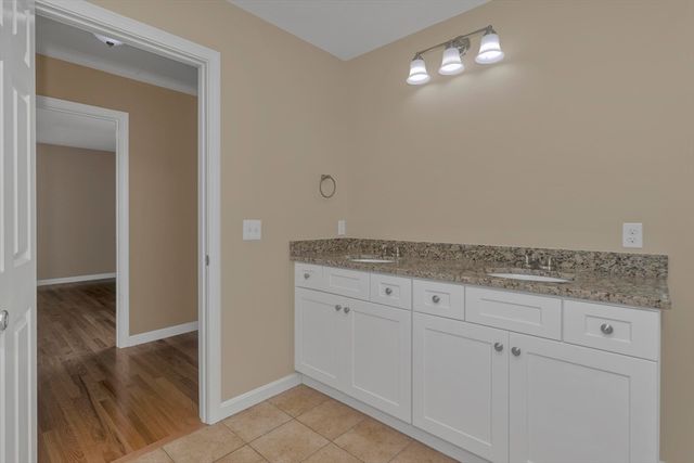 63 Hope St, Springfield, MA 01119