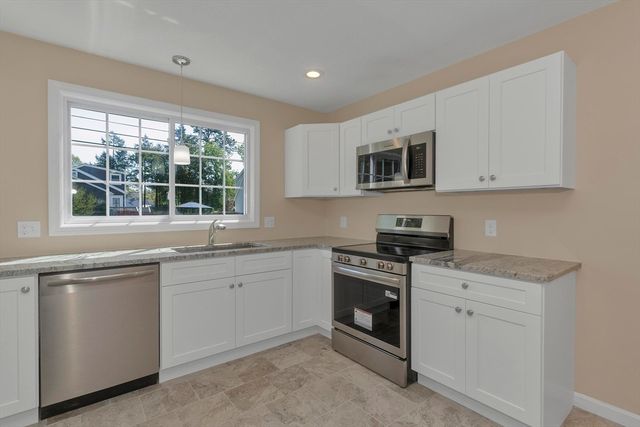63 Hope St, Springfield, MA 01119