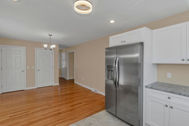 63 Hope St, Springfield, MA 01119