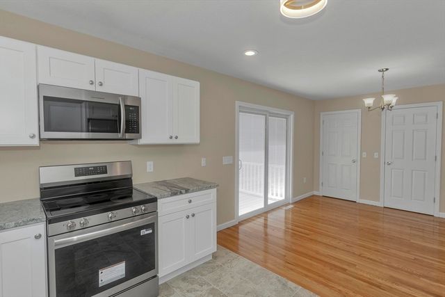 63 Hope St, Springfield, MA 01119