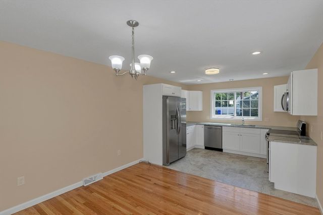 63 Hope St, Springfield, MA 01119
