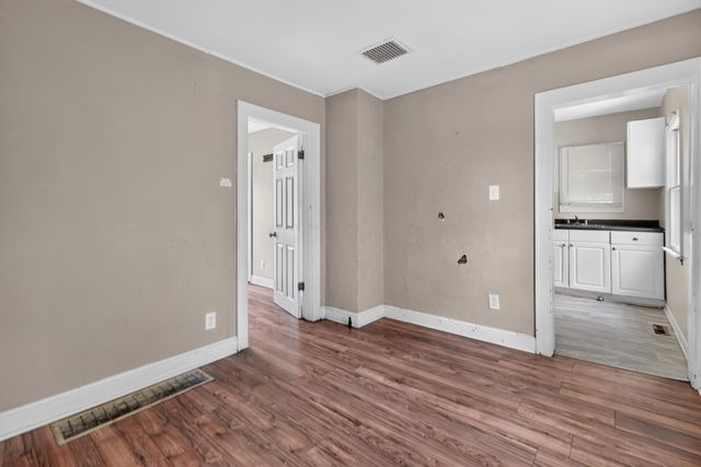 2864 E 9th Avenue, Columbus, OH 43219