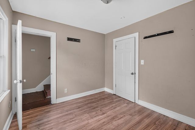 2864 E 9th Avenue, Columbus, OH 43219