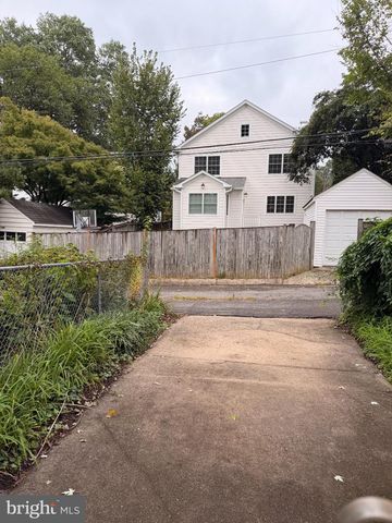 4811 YUMA ST NW, Washington, DC 20016