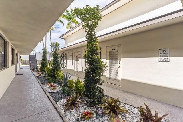 1901 N Andrews Avenue 214, Wilton Manors, FL 33311