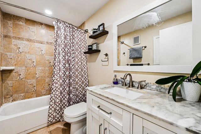 1901 N Andrews Avenue 214, Wilton Manors, FL 33311