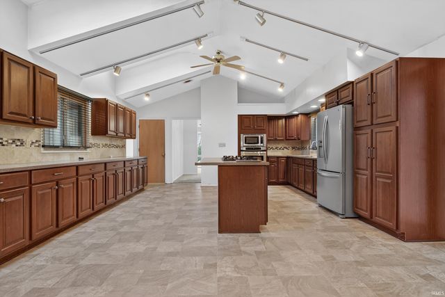 1050 N 200 E, Logansport, IN 46947