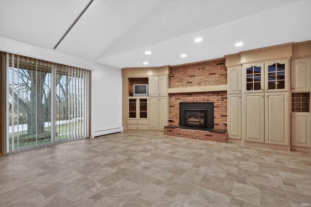 1050 N 200 E, Logansport, IN 46947