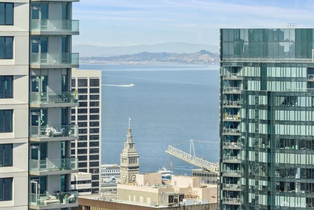 425 1st Street 3706, San Francisco, CA 94105