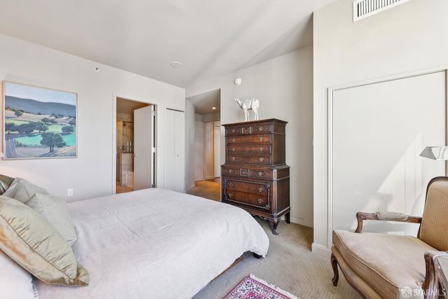 425 1st Street 3706, San Francisco, CA 94105