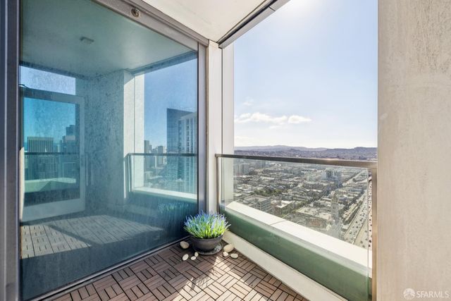 425 1st Street 3706, San Francisco, CA 94105