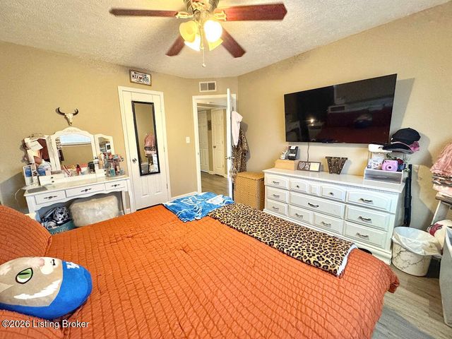 13405 Lidcomb Ave, Louisville, KY 40272