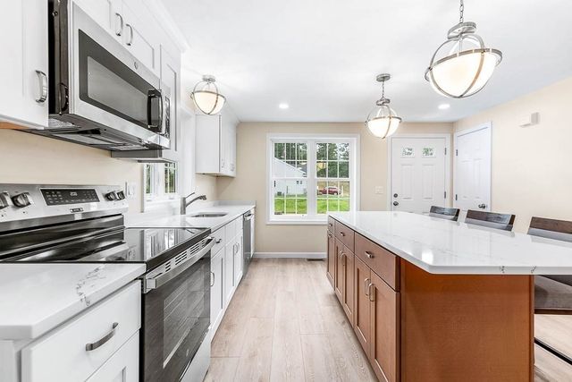 5 Bumble Bee Dr., Plymouth, MA 02360