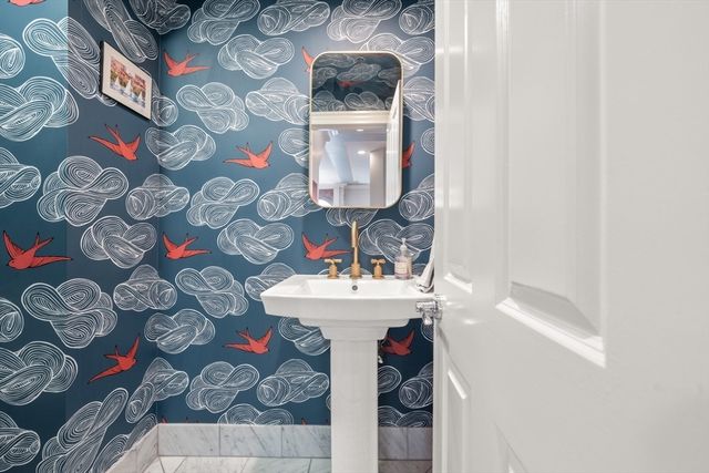 61 Saint Botolph St 61, Boston, MA 02116