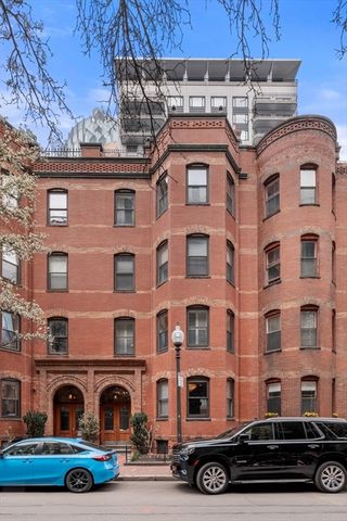 61 Saint Botolph St 61, Boston, MA 02116
