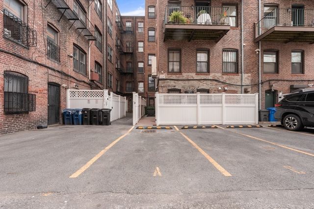 61 Saint Botolph St 61, Boston, MA 02116