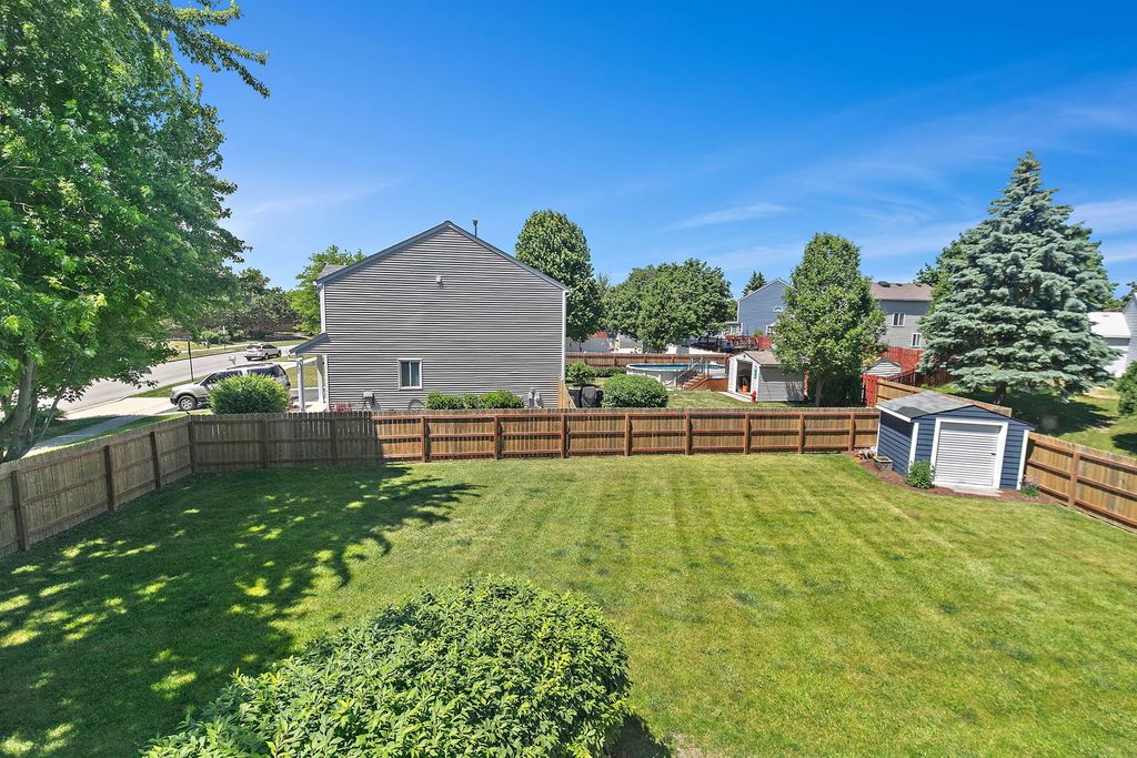 Image 20 of property listing at 1 Marie Court, South Elgin, IL 60177