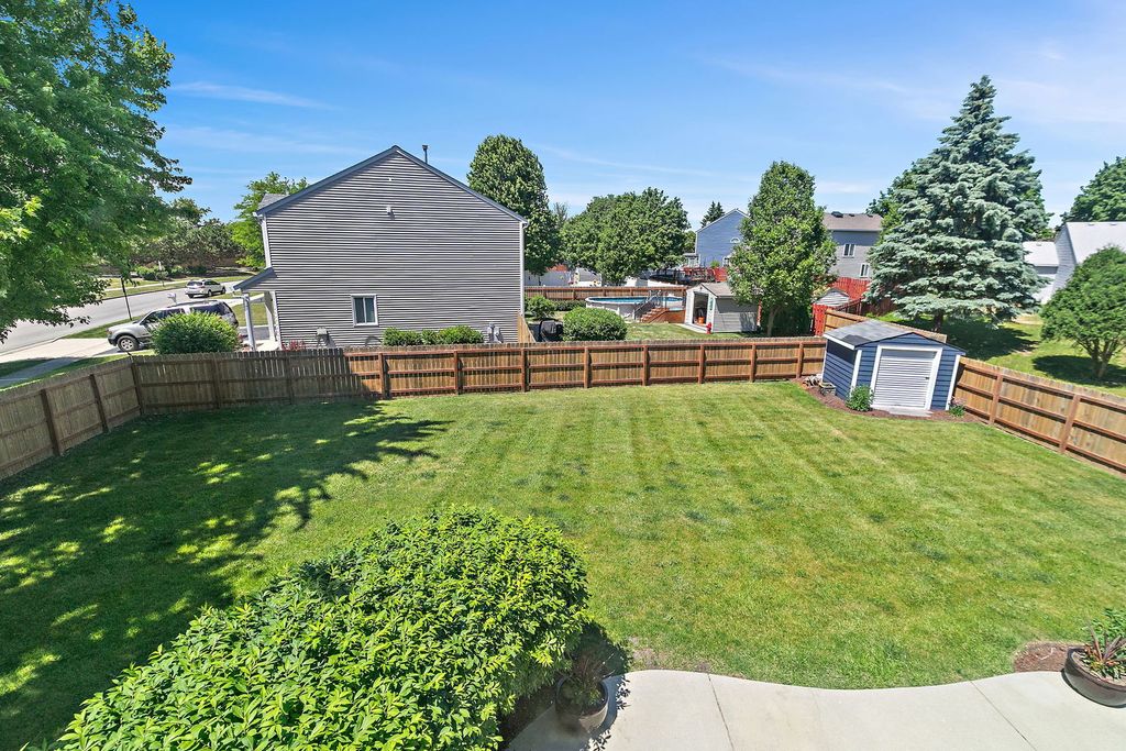 Image 21 of property listing at 1 Marie Court, South Elgin, IL 60177