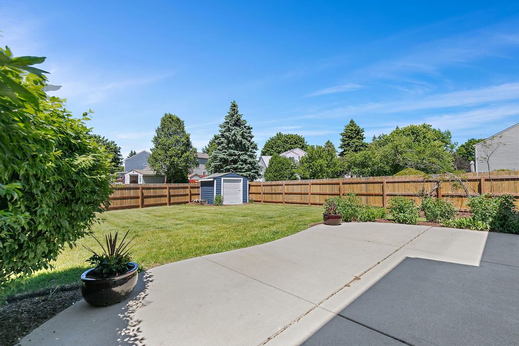 Image 22 of property listing at 1 Marie Court, South Elgin, IL 60177