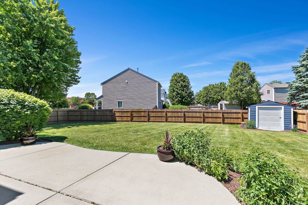 Image 23 of property listing at 1 Marie Court, South Elgin, IL 60177