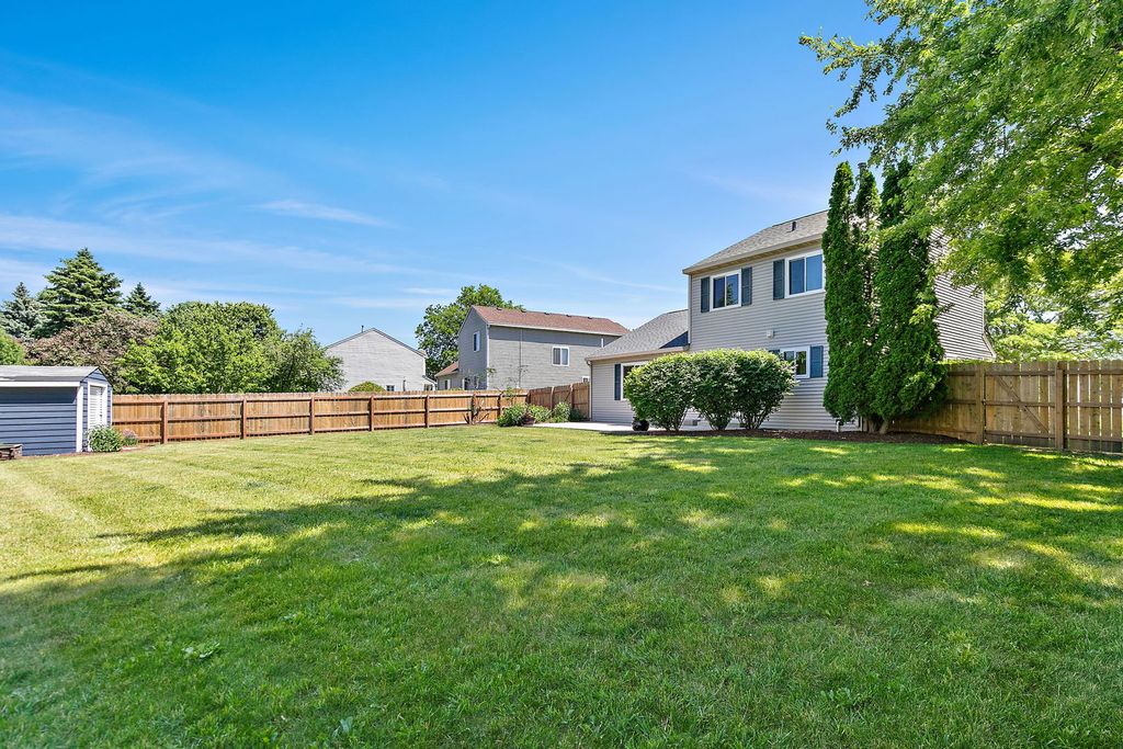 Image 24 of property listing at 1 Marie Court, South Elgin, IL 60177