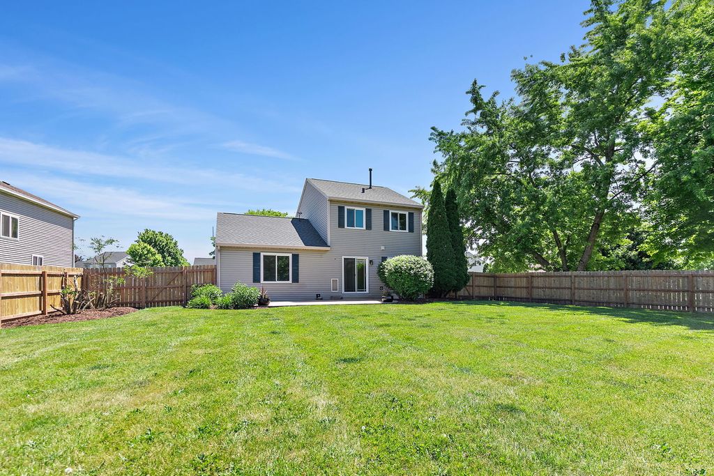 Image 26 of property listing at 1 Marie Court, South Elgin, IL 60177