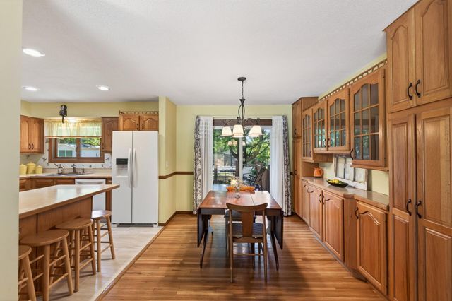 1094 Lowell Drive, Apple Valley, MN 55124