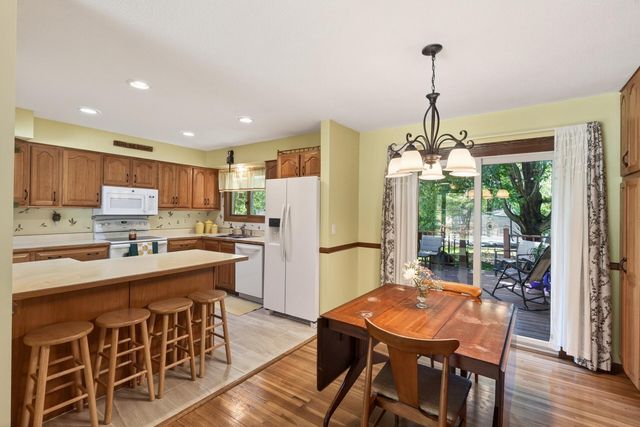 1094 Lowell Drive, Apple Valley, MN 55124