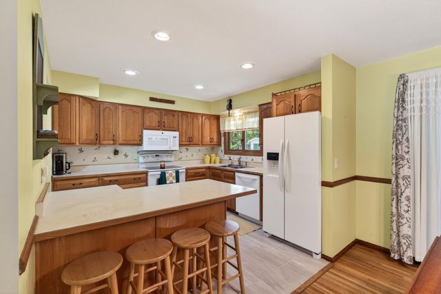 1094 Lowell Drive, Apple Valley, MN 55124