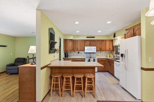 1094 Lowell Drive, Apple Valley, MN 55124