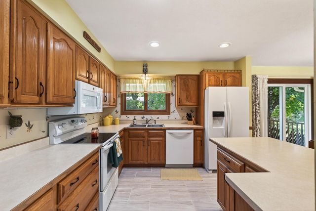 1094 Lowell Drive, Apple Valley, MN 55124