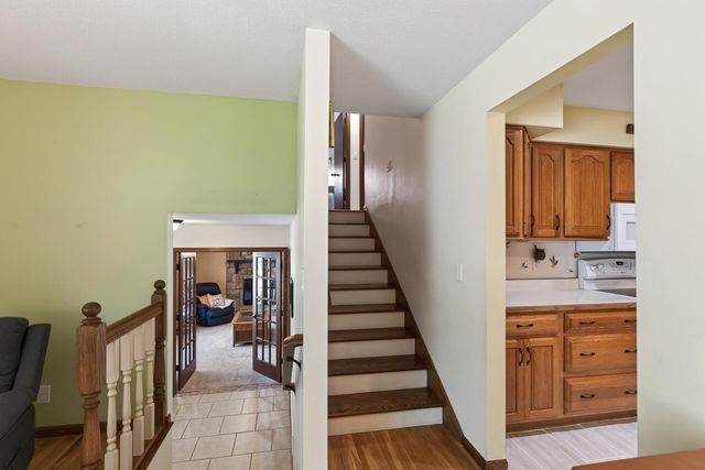 1094 Lowell Drive, Apple Valley, MN 55124