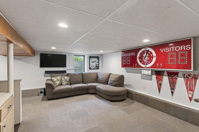 1094 Lowell Drive, Apple Valley, MN 55124